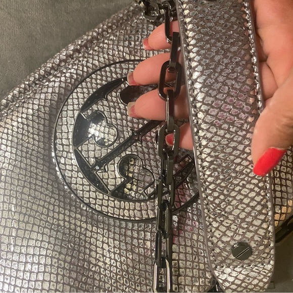 Like New TORY BURCH Crome/Silver Metallic Gunmetal Chain Linked Crossbody/Clutch - Picture 13 of 14